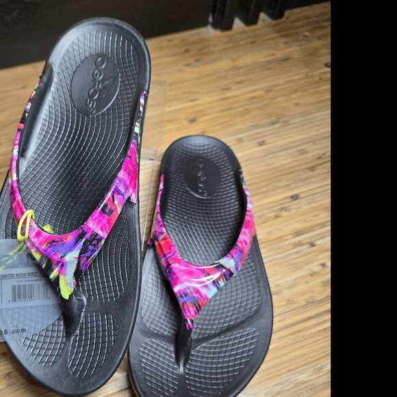 OOFOS OOlala Limited Neon Rose Women’s 5 - Picture 2 of 6